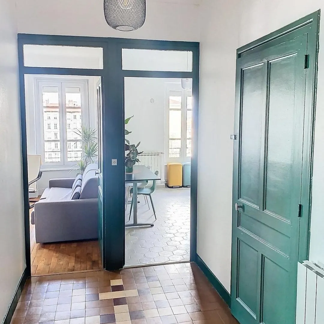 Spacieux T3 80M2 Plein Centre Presque Ile ! Lione